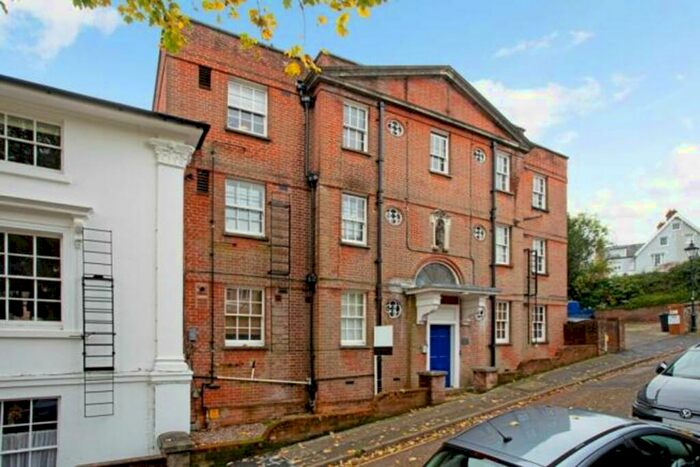 2 Bedroom Flat To Rent In Clifton Road, Winchester, SO22