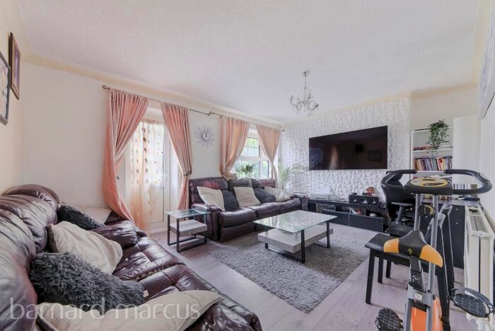 2 Bedroom Flat To Rent In London Road, Mitcham, CR4