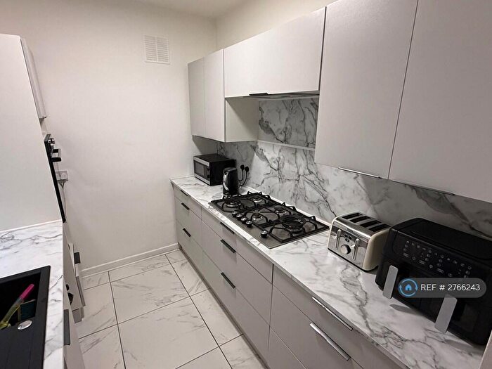 4 Bedroom End Of Terrace House To Rent In Eileen Grove, Manchester, M14