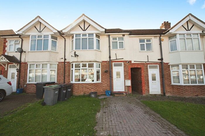 3 Bedroom Terraced House For Sale In Wordsworth Road, Luton, LU4