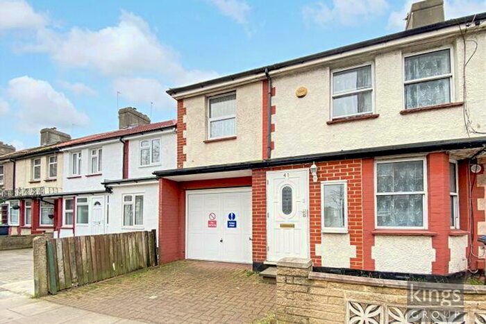4 Bedroom End Of Terrace House To Rent In Eastfield Road, Enfield, EN3