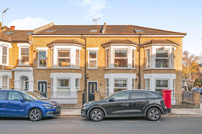 2 Bedroom Flat For Sale In Adys Road, London, SE15