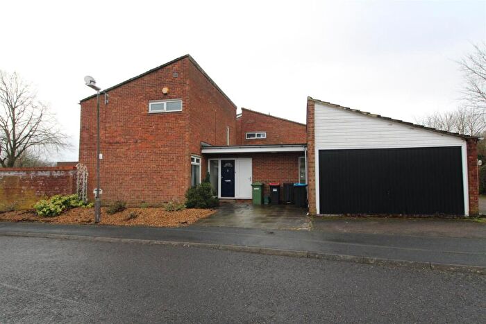 3 Bedroom Detached House To Rent In Ashburnham Close, Bletchley, MK3