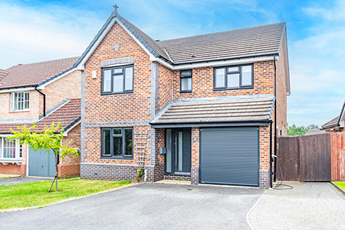4 Bedroom Detached House For Sale In Hawthorne Gardens, Leeds, LS16