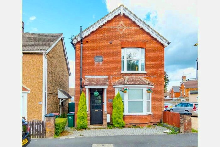 3 Bedroom Detached House To Rent In West Green, Crawley, RH11