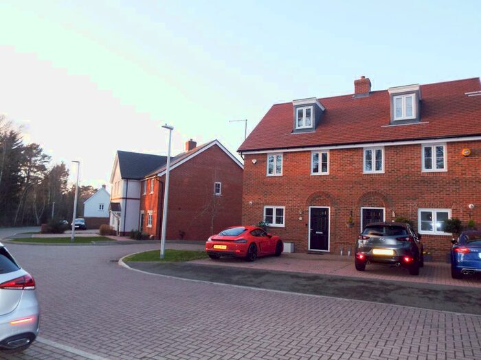 1 Bedroom Town House To Rent In Dasher Close, Crowthorne, RG45