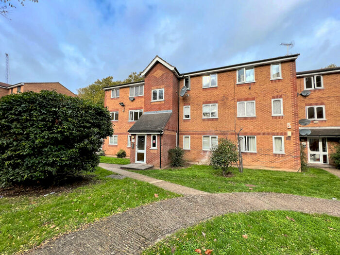 Flat To Rent In Grinstead Road, Deptford, SE8