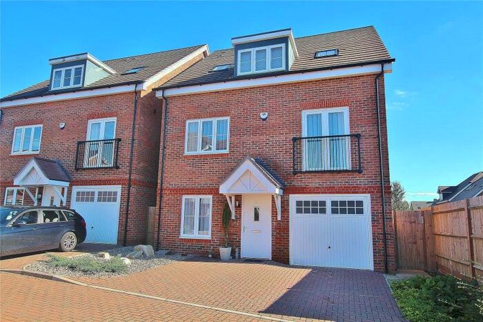 4 Bedroom Detached House To Rent In Brookwood Farm Drive, GU21