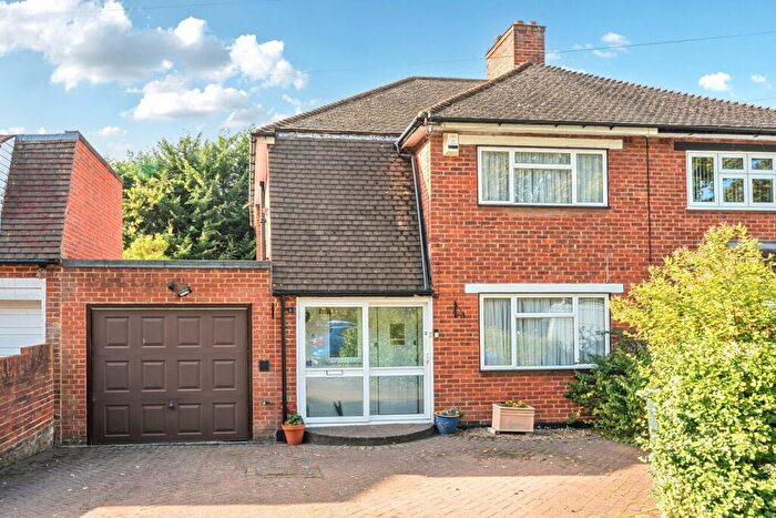 3 Bedroom Semi-Detached House For Sale In Bridle Road, Croydon, Surrey, CR0