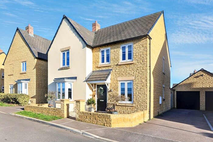 4 Bedroom Detached House For Sale In Blush Crescent, Carterton, OX18