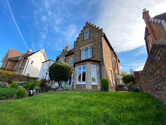 1 Bedroom Flat For Sale In Epsom Road, Guildford, GU1