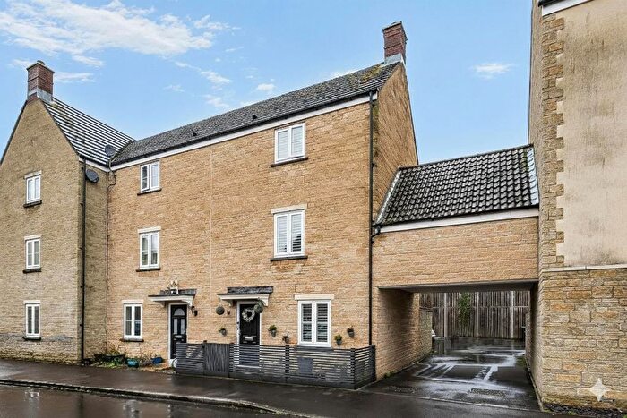 4 Bedroom Terraced House For Sale In Linnet Road, Calne, SN11