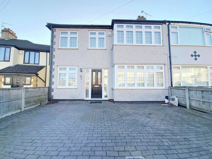 4 Bedroom Semi-Detached House To Rent In Gorseway, Rush Green, Romford, RM7