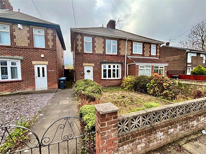 3 Bedroom Semi-Detached House For Sale In North View, Gilesgate, Durham, DH1