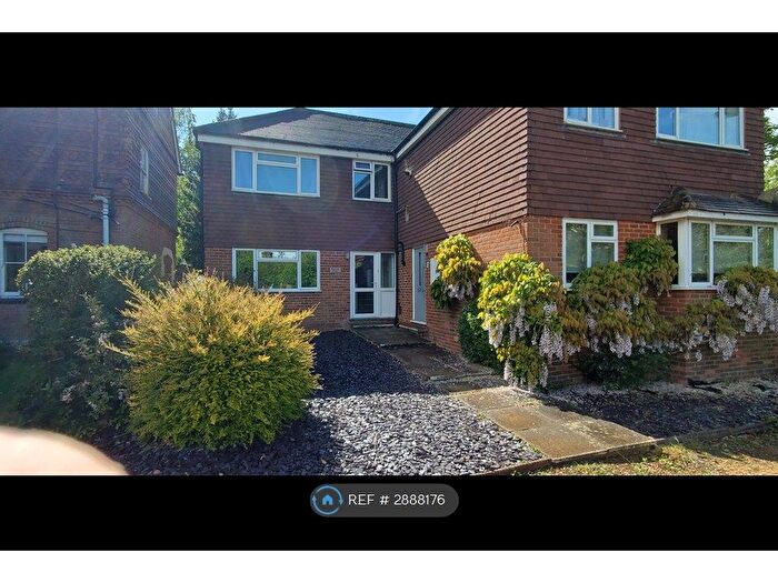 1 Bedroom Flat To Rent In Ranmore Court, Shalford, Guildford, GU4