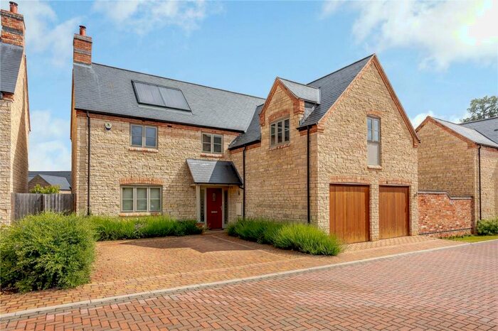 4 Bedroom Detached House To Rent In Croxton Close, Oundle, Peterborough, Northamptonshire, PE8