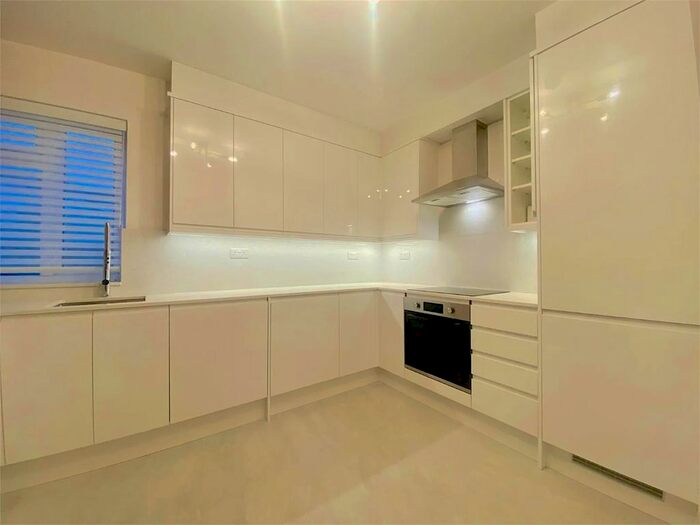 2 Bedroom Flat To Rent In Cowley Road, Uxbridge, UB8