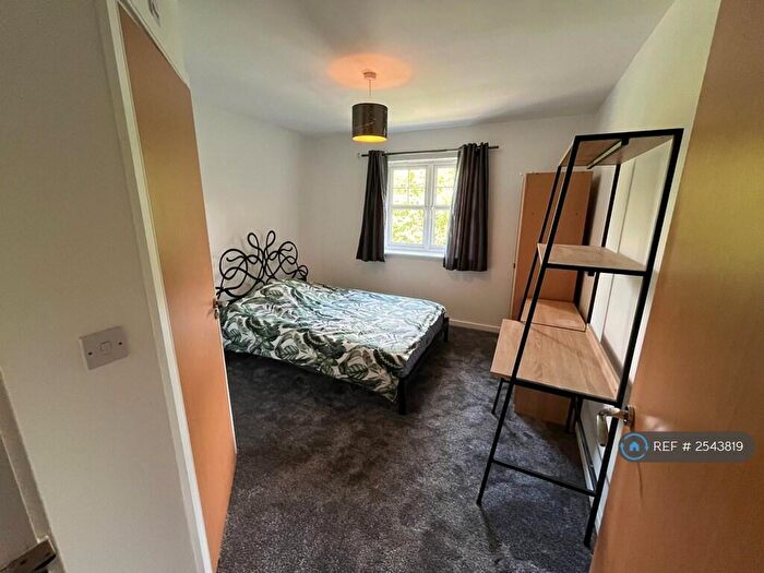 2 Bedroom Flat To Rent In Ladybarn Court, Manchester, M14