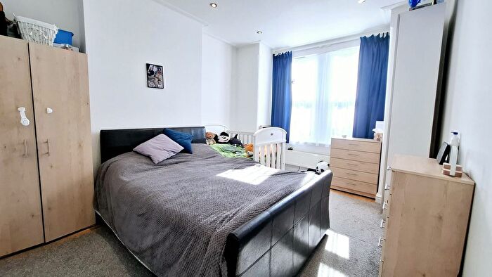 2 Bedroom Flat To Rent In Deacon Road, London, NW2