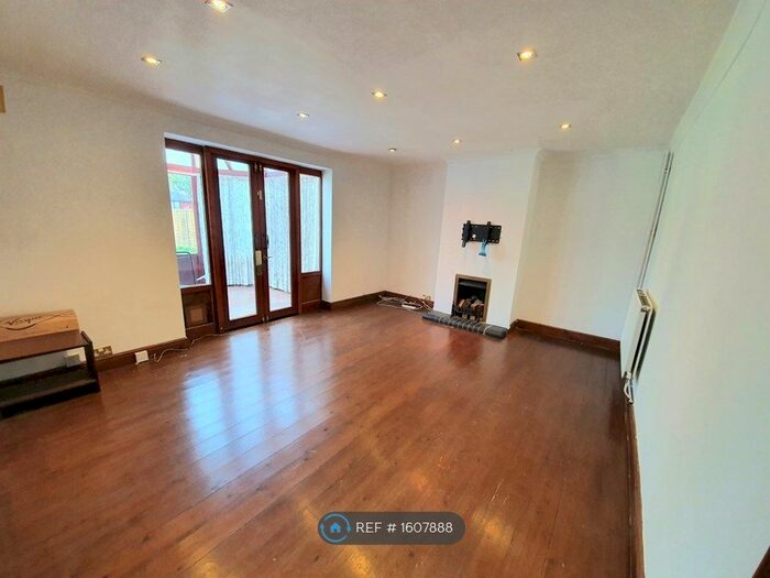 2 Bedroom End Of Terrace House To Rent In Cunningham Close, Cambridge, CB4