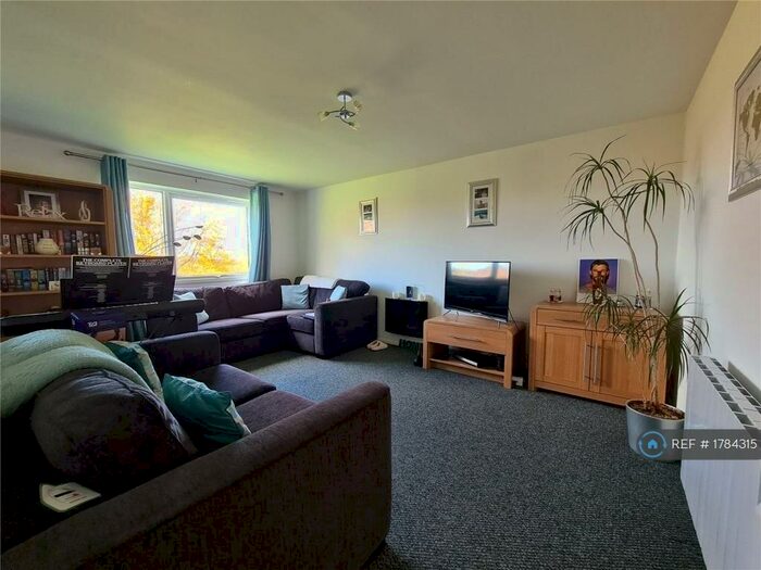 2 Bedroom Flat To Rent In Wordsworth Close, Royston, SG8