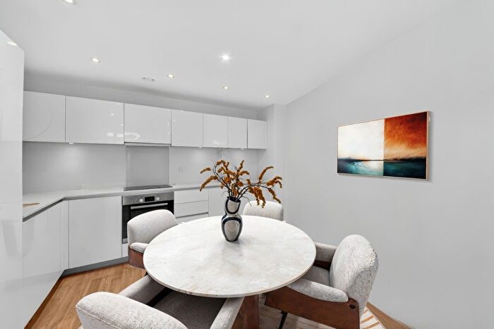 1 Bedroom Flat For Sale In Waterside Apartments, Goodchild Road, N4