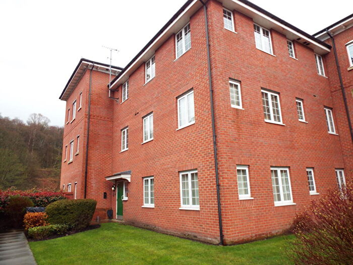 2 Bedroom Apartment To Rent In Churchbeck Chase, Radcliffe, M26