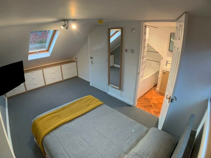 Studio To Rent In Okehampton Road, Exeter, EX4 - Photo 2