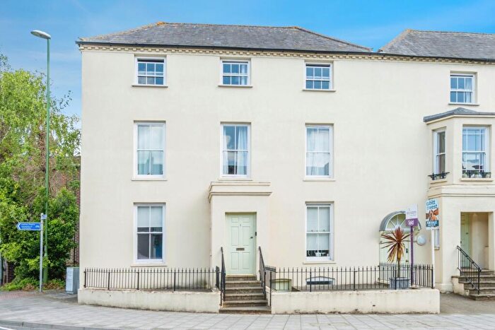 3 Bedroom Flat For Sale In Southgate, Chichester, West Sussex, PO19