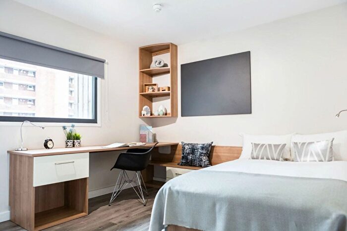 Studio To Rent In Holloway Road, London, N7