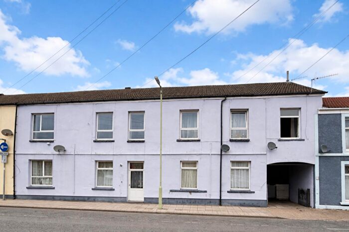 2 Bedroom Flat For Sale In Deans Court Aberdare, CF44