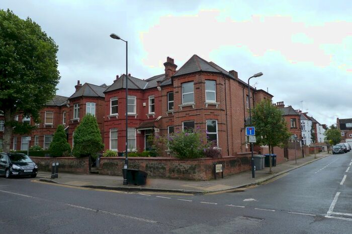 3 Bedroom Flat To Rent In Anson Road, Cricklewood, London, NW2