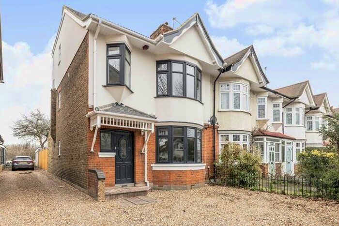 5 Bedroom Semi-Detached House To Rent In Boston Manor Road, Brentford, TW8