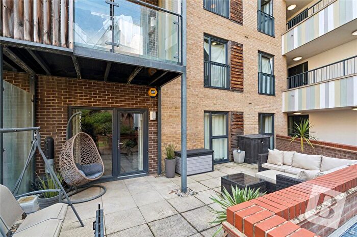2 Bedroom Apartment For Sale In Maxwell Road, Romford, RM7