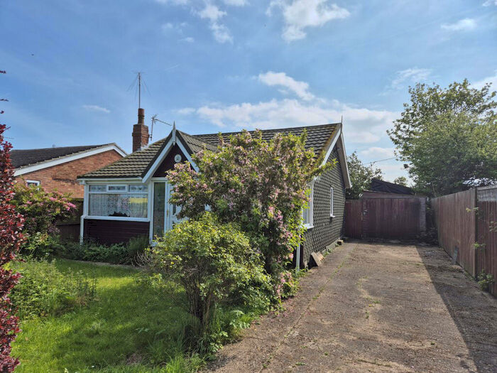 2 Bedroom Detached Bungalow For Sale In Smook Hills Road, Hollym, HU19