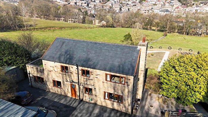 4 Bedroom Detached House For Sale In Brackenbed Grange, Halifax, HX2