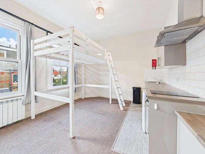 Studio To Rent In Cowper Road, Worthing, BN11