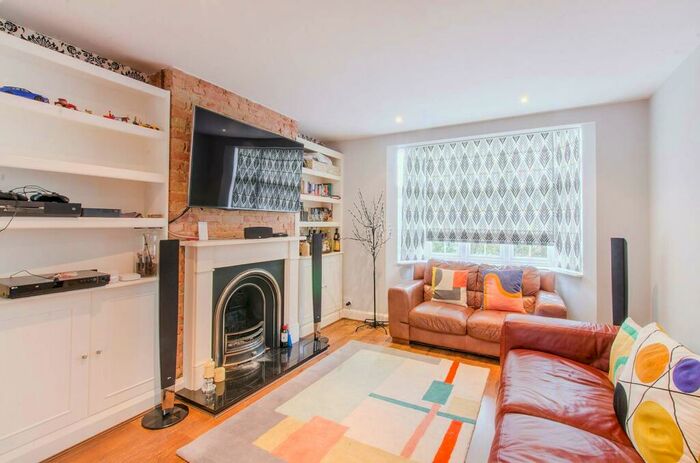 3 Bedroom House To Rent In Ridley Road, Bromley, BR2