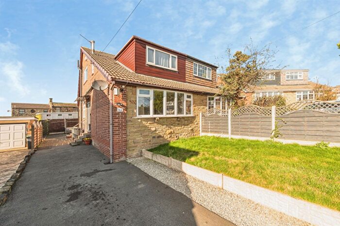 3 Bedroom Semi Detached House For Sale In Byron Grove, Dewsbury, WF13