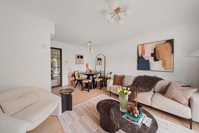 2 Bedroom Terraced House For Sale In Pennington Way, London, SE12