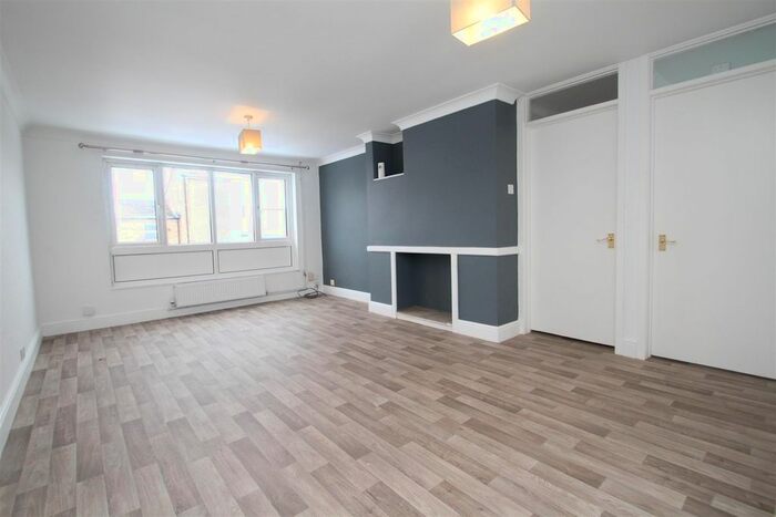 2 Bedroom Maisonette To Rent In Datchworth Turn, Leverstock Green, Hemel Hempstead, HP2