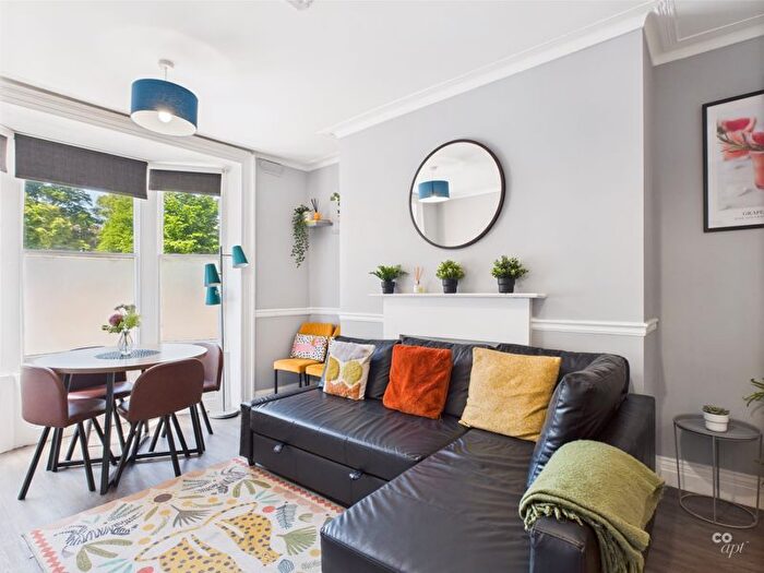 2 Bedroom Flat For Sale In Grand Parade, Brighton, BN2