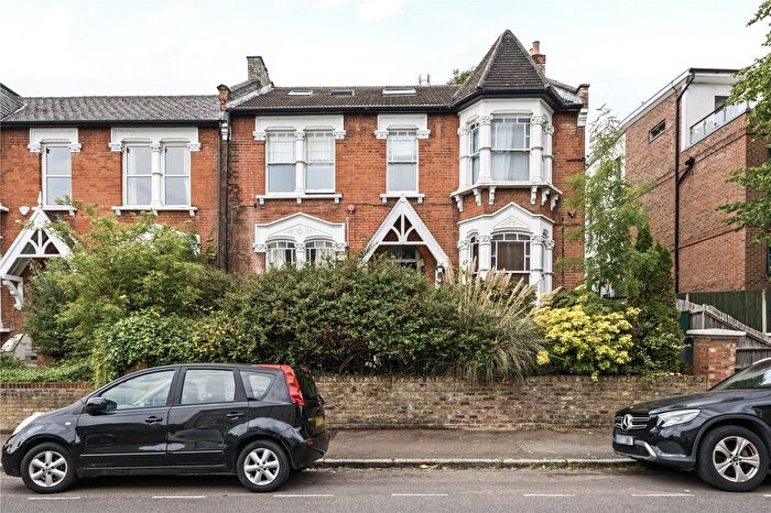 4 Bedroom Flat To Rent In Womersley Road, London, N8