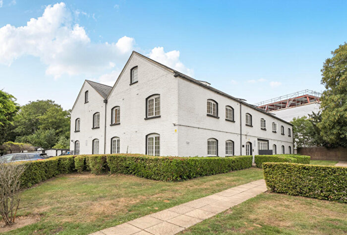 2 Bedroom Apartment For Sale In Grove Mill, London, CR4