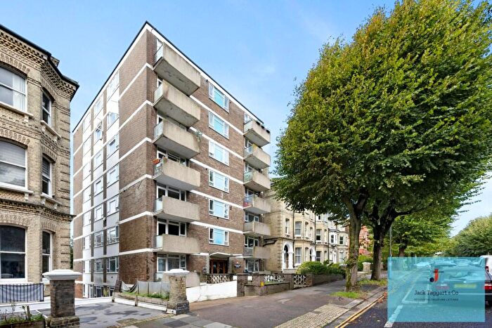 2 Bedroom Apartment To Rent In The Drive, Hove, BN3