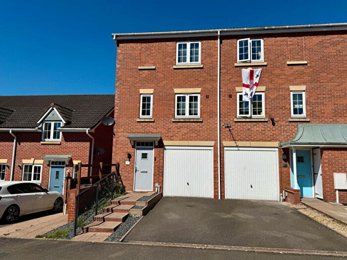 3 Bedroom End Of Terrace House To Rent In The Breeze, Brierley Hill, DY5