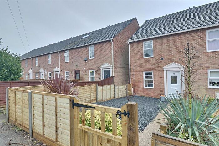 3 Bedroom End Of Terrace House To Rent In Howerts Close, Warsash, Southampton, SO31