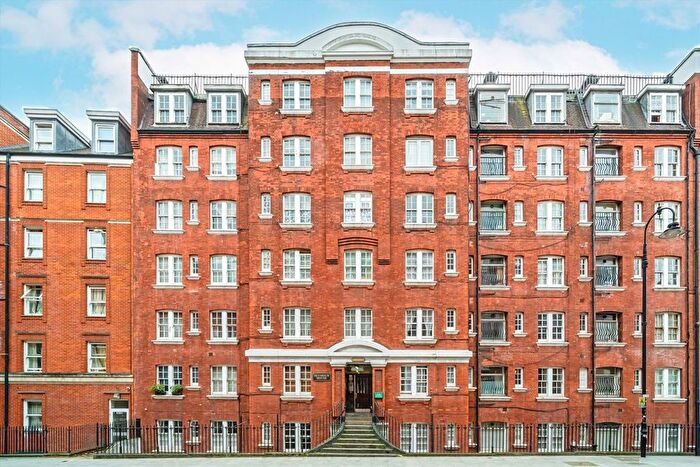 2 Bedroom Flat For Sale In Tavistock Place, Bloomsbury, WC1H
