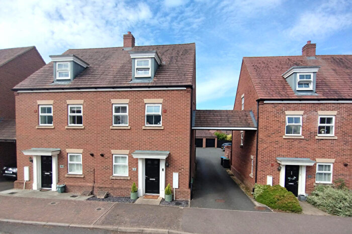 3 Bedroom Semi-Detached House For Sale In Shearwater Road, Aspen Park, HP3