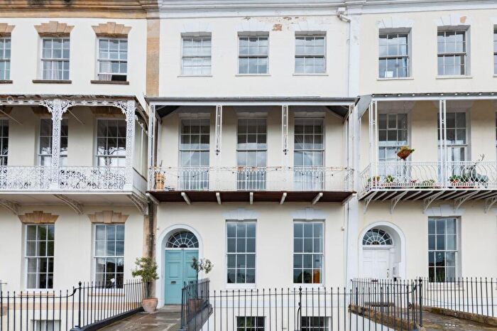 3 Bedroom Flat For Sale In Royal York Crescent, Bristol, BS8